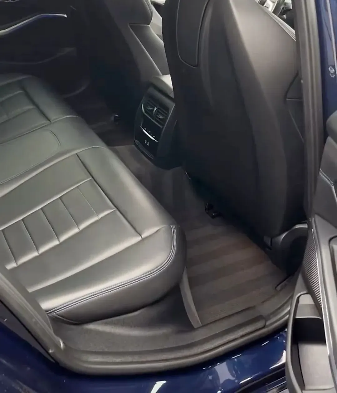 BMW Série 3, banquette arrière après nettoyage par LGRC Detailing