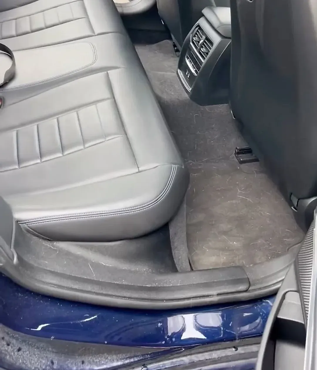 BMW Série 3, banquette arrière avant nettoyage