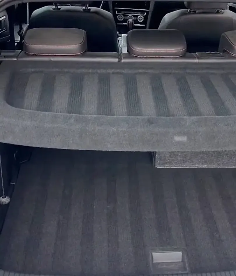 Volkswagen Golf GTI, coffre après nettoyage par LGRC Detailing