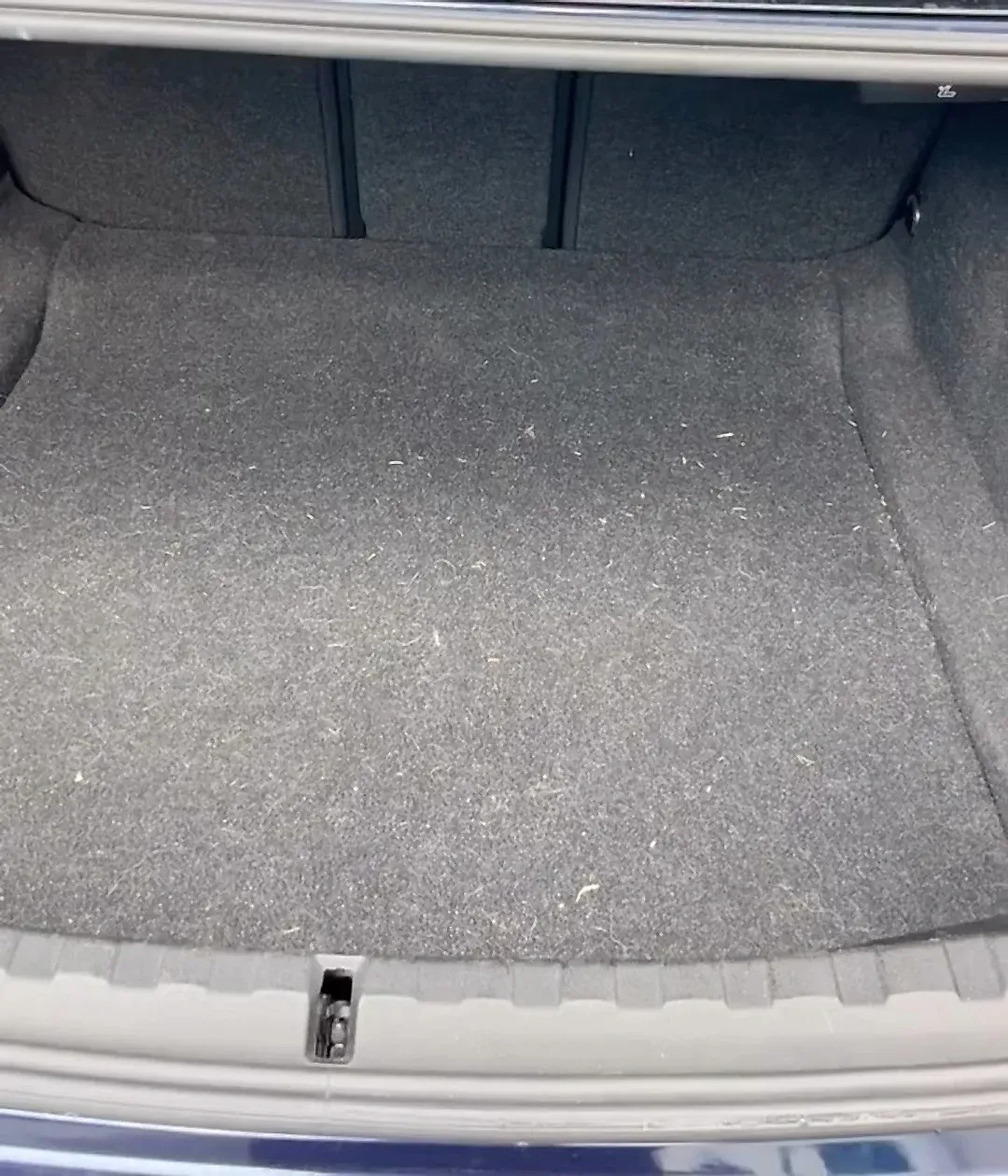 BMW Série 3, coffre avant nettoyage