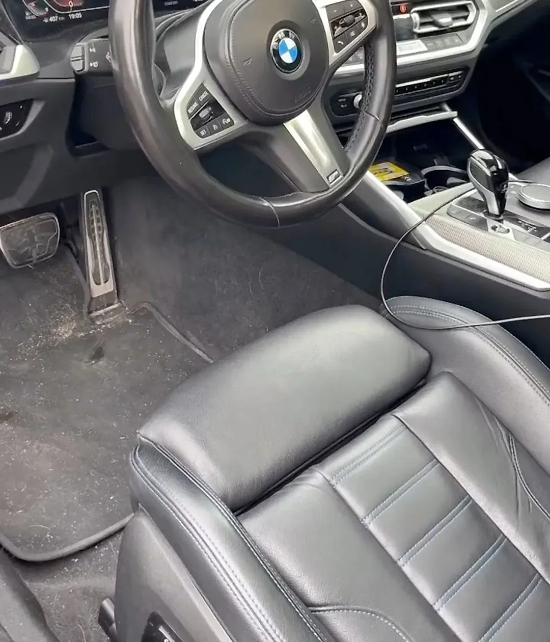 BMW Série 3, poste de conduite avant nettoyage