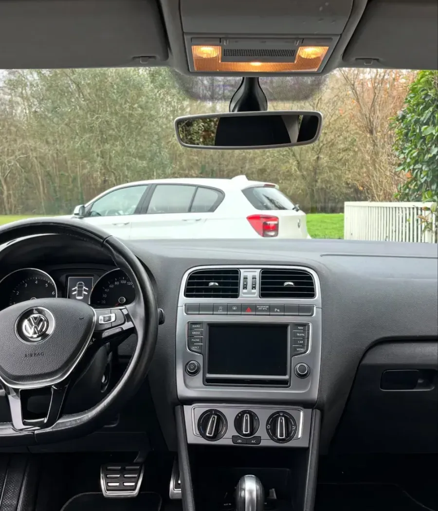 Volkswagen Polo, tableau de bord après nettoyage par LGRC Detailing